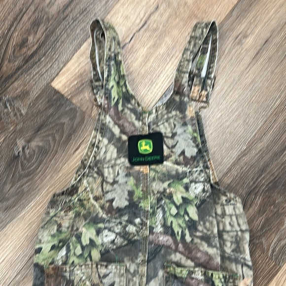 John Deere Camo Print Boys Bib Overalls Sz 5 front pockets & adjustable straps - Picture 8 of 10